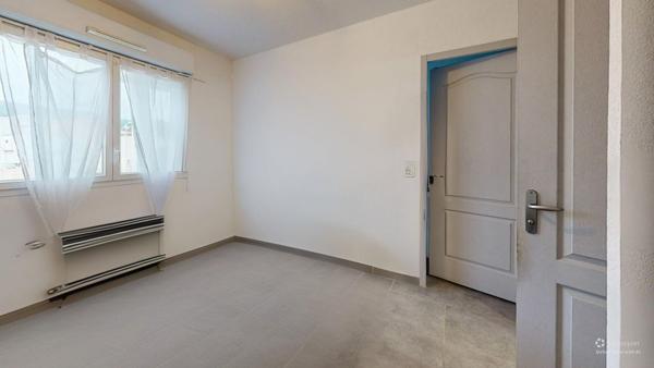 NARBONNE (Réveillon) Bel appartement T2 avec terrasse et parking sécurisé