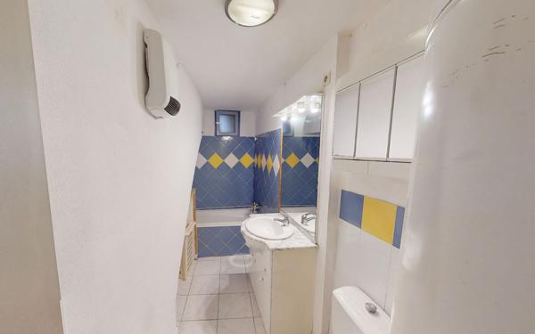 Immeuble à vendre    4 pièces •  Lasbordes