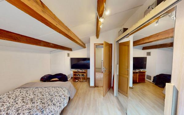 Immeuble à vendre    4 pièces •  Lasbordes
