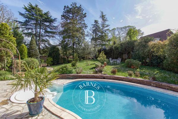 Marnes-la-Coquette, Maison  330 m² à vendre