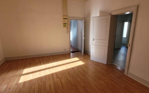 Immeuble à vendre    16 pièces •  Limoges