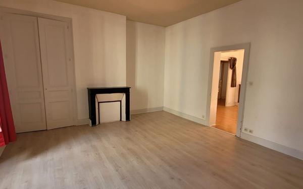 Immeuble à vendre    16 pièces •  Limoges