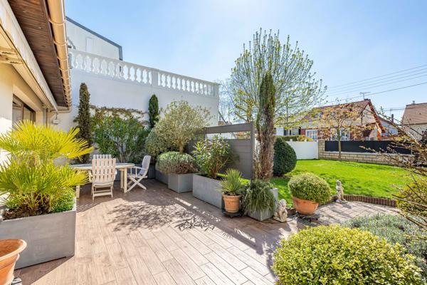 MAISON avec 4 chambres, 2 garages, jardin et une dépendance de 50 m²