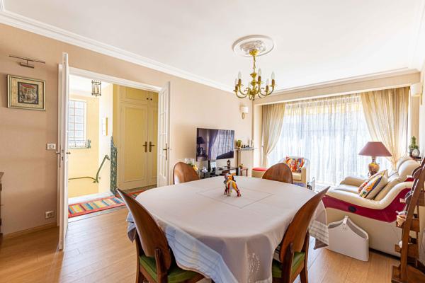 MAISON avec 4 chambres, 2 garages, jardin et une dépendance de 50 m²