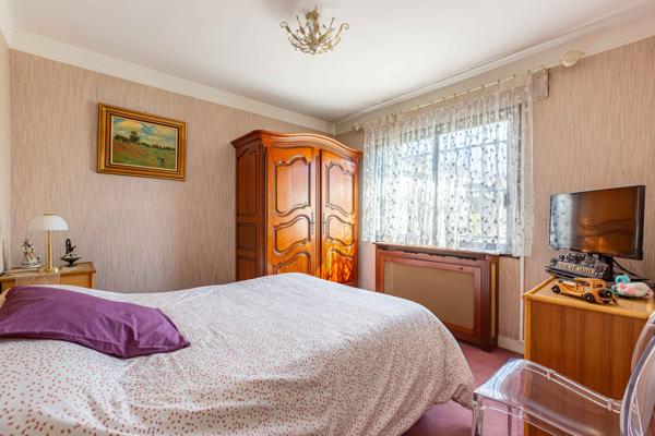 MAISON avec 4 chambres, 2 garages, jardin et une dépendance de 50 m²