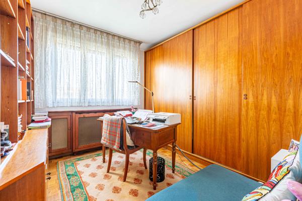 MAISON avec 4 chambres, 2 garages, jardin et une dépendance de 50 m²