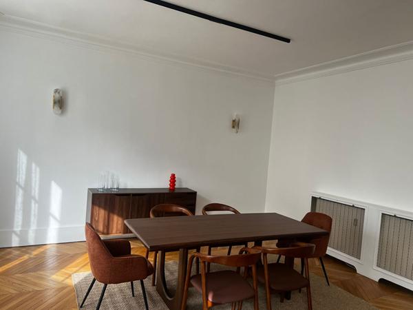 Paris 16? ? Élégant appartement de réception avec balcon, à deux pas de la Place Victor Hugo