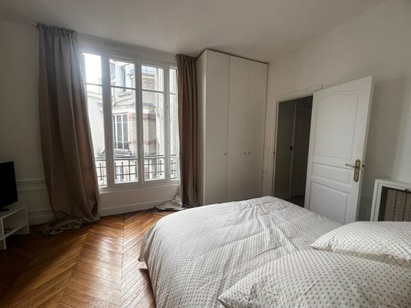 Paris 16? ? Élégant appartement de réception avec balcon, à deux pas de la Place Victor Hugo