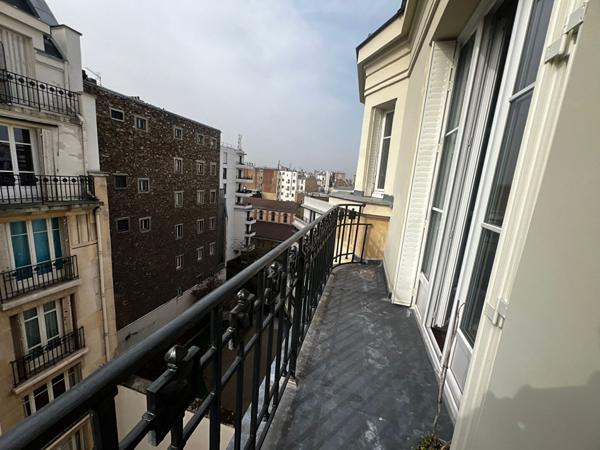 Paris 16? ? Élégant appartement de réception avec balcon, à deux pas de la Place Victor Hugo