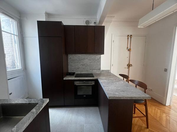 Paris 16? ? Élégant appartement de réception avec balcon, à deux pas de la Place Victor Hugo