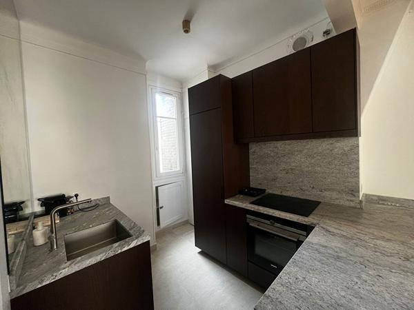 Paris 16? ? Élégant appartement de réception avec balcon, à deux pas de la Place Victor Hugo