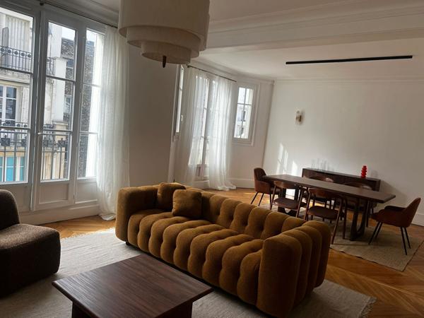 Paris 16? ? Élégant appartement de réception avec balcon, à deux pas de la Place Victor Hugo