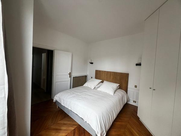 Paris 16? ? Élégant appartement de réception avec balcon, à deux pas de la Place Victor Hugo