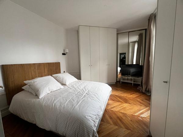 Paris 16? ? Élégant appartement de réception avec balcon, à deux pas de la Place Victor Hugo