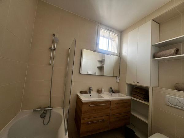 Paris 16? ? Élégant appartement de réception avec balcon, à deux pas de la Place Victor Hugo