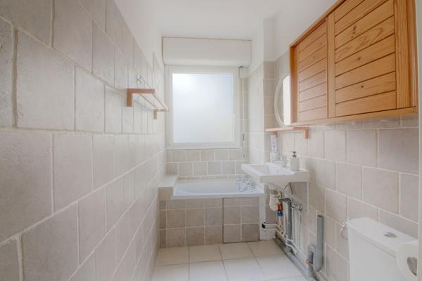 Studio de 25 m² cave et parking