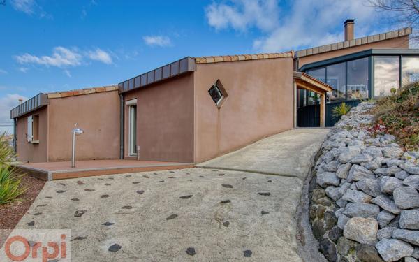 Maison à vendre    4 pièces •  Chomérac