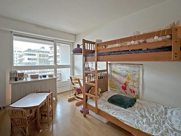 Nanterre (92000) Nanterre Préfecture : Appartement de 5 pièces sur 106,52 m² avec 2 larges balcons et un box fermé