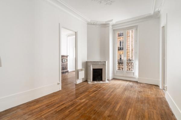 PARIS (75018) – T3 – 65M2 – BALCON (4,08M2) - ORIENTATION SUD - TRÈS LUMINEUX - TRAVERSANT – ASCENSEUR - 2 CAVES