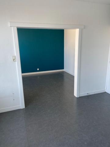 Beauvoir sur Mer- Sur un axe passant.