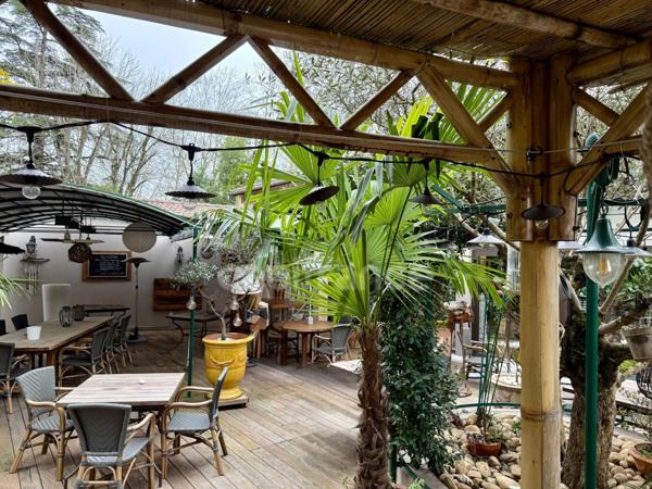 ANDUZE (30) Vente fonds commerce restaurant avec murs commerciaux et habitation.