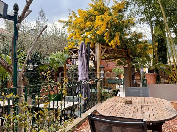 ANDUZE (30) Vente fonds commerce restaurant avec murs commerciaux et habitation.