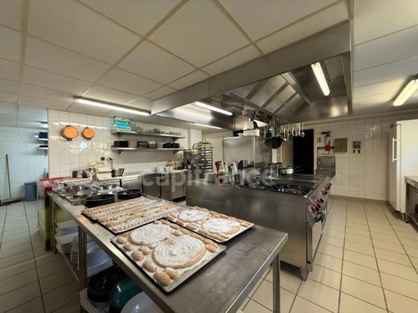 ANDUZE (30) Vente fonds commerce restaurant avec murs commerciaux et habitation.