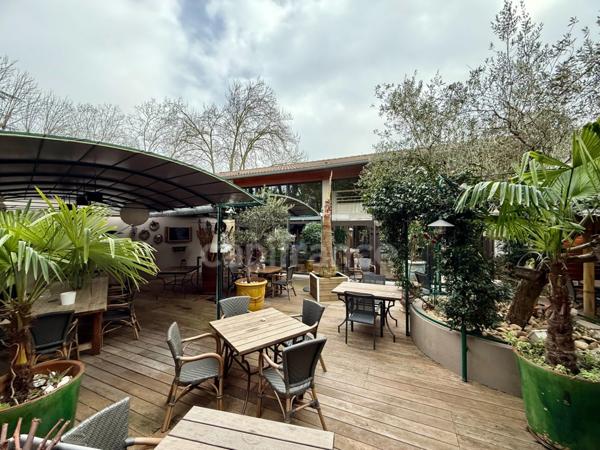 ANDUZE (30) Vente fonds commerce restaurant avec murs commerciaux et habitation.