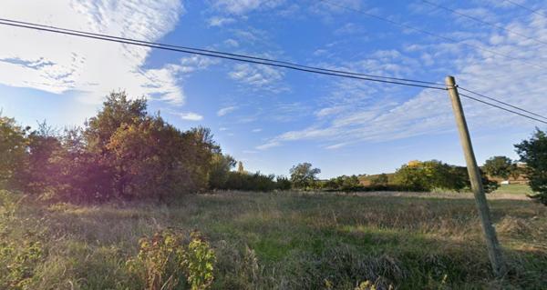 Terrain constructible en zone U, fort potentiel.