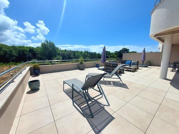 SUPERBE T2 NEUF AVEC TERRASSE EXCEPTIONNELLE À AGOSTA PLAGE