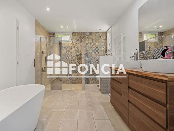 À vendre Maison 9 pièces 765 m² - Sauvian 34410