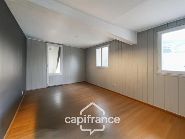 Maison 7 pièces avec piscine, véranda, hangar et grand terrain VILLENEUVE SUR LOT (47)