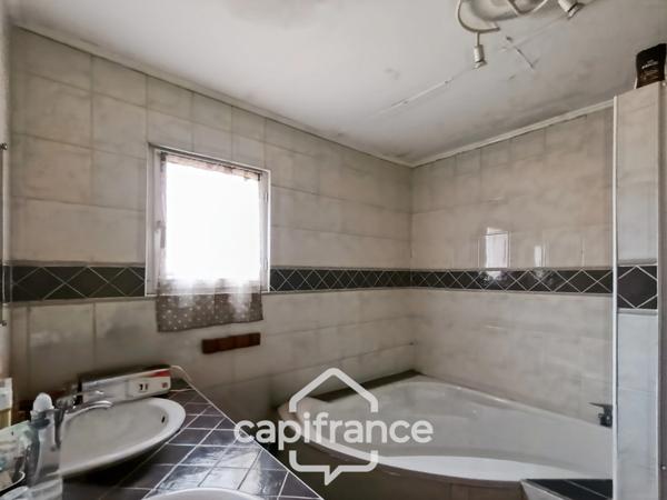 Maison 7 pièces avec piscine, véranda, hangar et grand terrain VILLENEUVE SUR LOT (47)