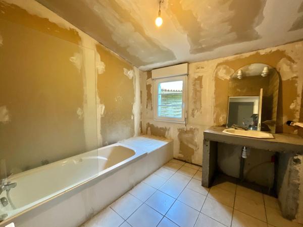 Maison de plain-pied 110m2, 3 chambres, garage, terrain divisible et constructible