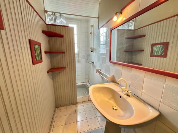 Maison de plain-pied 110m2, 3 chambres, garage, terrain divisible et constructible