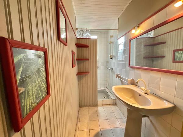 Maison de plain-pied 110m2, 3 chambres, garage, terrain divisible et constructible