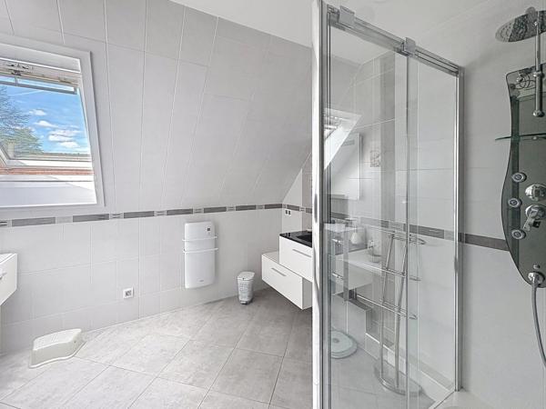 très jolie maison traditionnelle idéalement située