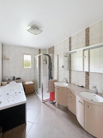 très jolie maison traditionnelle idéalement située