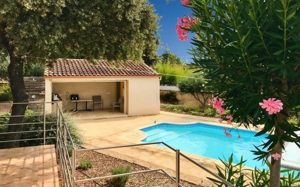 Maison à vendre    5 pièces •  Castillon-du-Gard