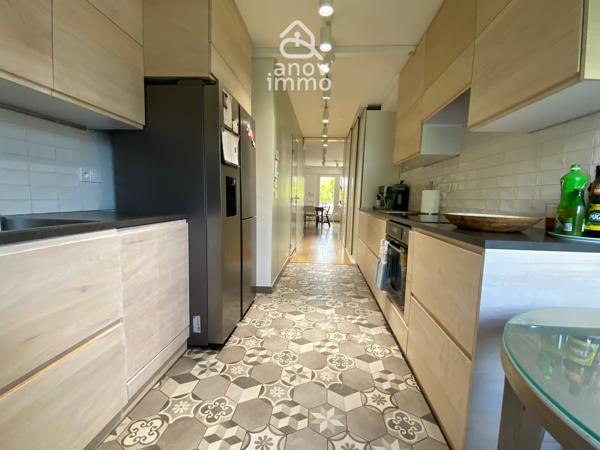 Appartement
                                                                                                                                                                                                                                                                                                                        5 pièce(s)                                                                                                                                                                                                          4 chambre(s)                                                                                                                                                                                                          130  m²