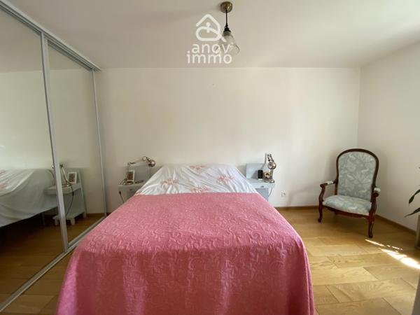 Appartement
                                                                                                                                                                                                                                                                                                                        5 pièce(s)                                                                                                                                                                                                          4 chambre(s)                                                                                                                                                                                                          130  m²