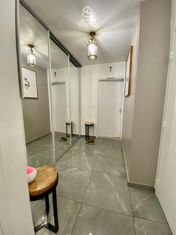 Appartement
                                                                                                                                                                                                                                                                                                                        5 pièce(s)                                                                                                                                                                                                          4 chambre(s)                                                                                                                                                                                                          130  m²