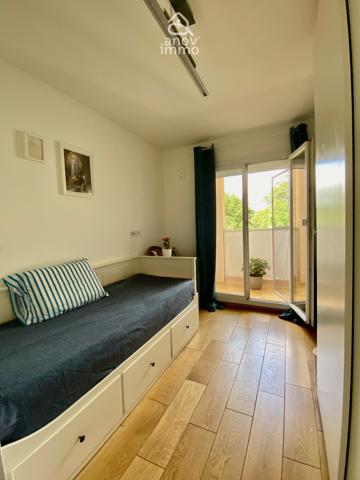 Appartement
                                                                                                                                                                                                                                                                                                                        5 pièce(s)                                                                                                                                                                                                          4 chambre(s)                                                                                                                                                                                                          130  m²