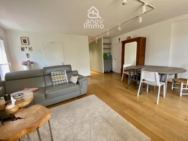 Appartement
                                                                                                                                                                                                                                                                                                                        5 pièce(s)                                                                                                                                                                                                          4 chambre(s)                                                                                                                                                                                                          130  m²