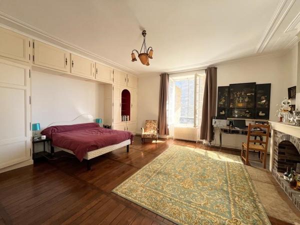 Maison à vendre 585 000 € Bourges 11 p 340 m² DPE D