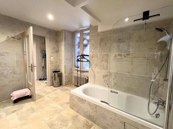 Maison à vendre 585 000 € Bourges 11 p 340 m² DPE D