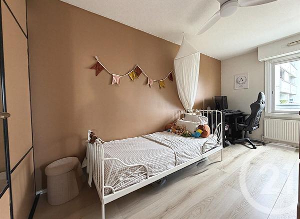 Appartement T3 à vendre  3 pièces - 65,75 m 2   BEGLES  - 33
