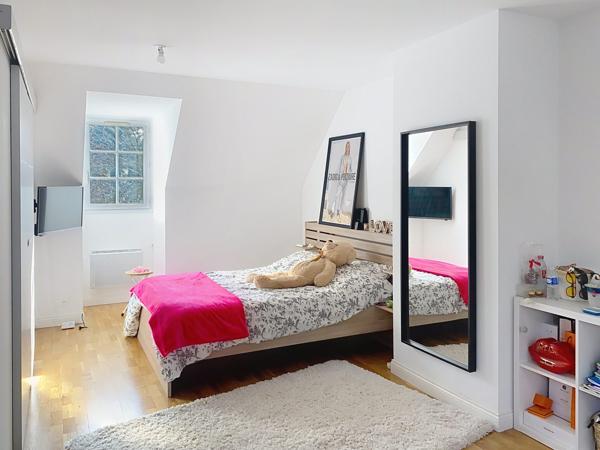 À vendre - Maison individuelle, 10 pièces située à Saint-Avertin (37550)