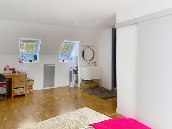 À vendre - Maison individuelle, 10 pièces située à Saint-Avertin (37550)