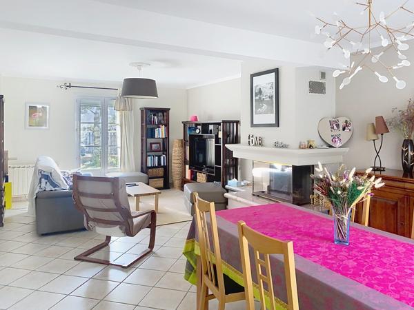 À vendre - Maison individuelle, 10 pièces située à Saint-Avertin (37550)